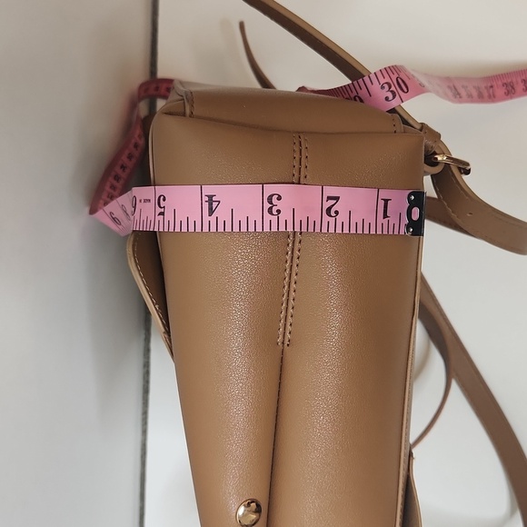  Women\'s Camel Brown Unlined Flapover Tote Backpack with Goldtone Hardware main image 7